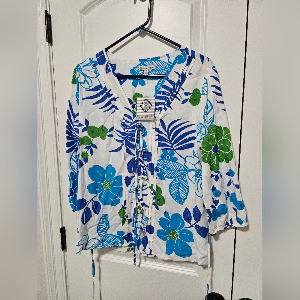 Kate Park Women's Floral Tropical V-Neck Top White, Size Small, New w/Tag